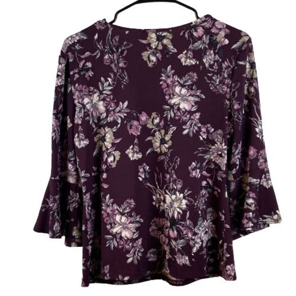 Theo & B Top Womens Medium 3/4 Sleeve Purple Floral Blouse - Picture 3 of 4